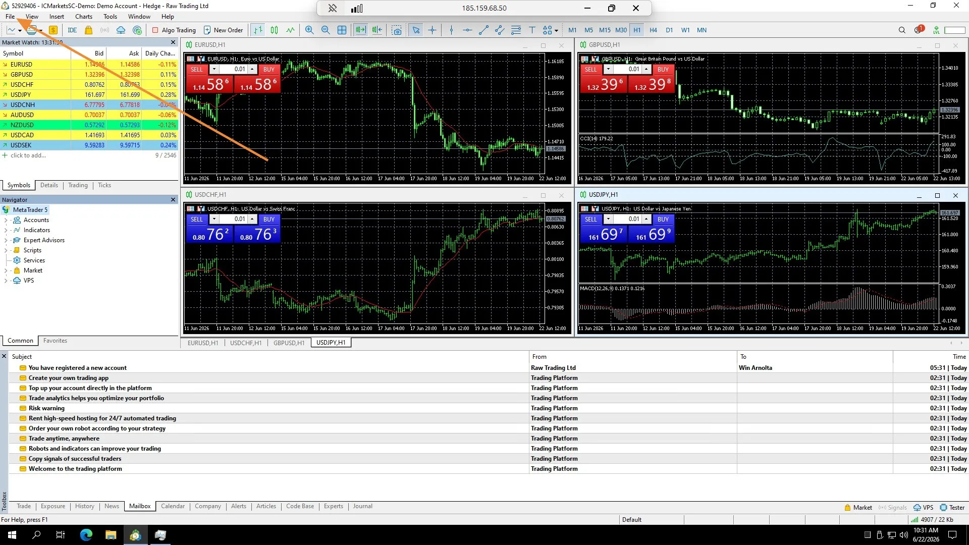 Plataforma MetaTrader 5 com o menu File destacado
