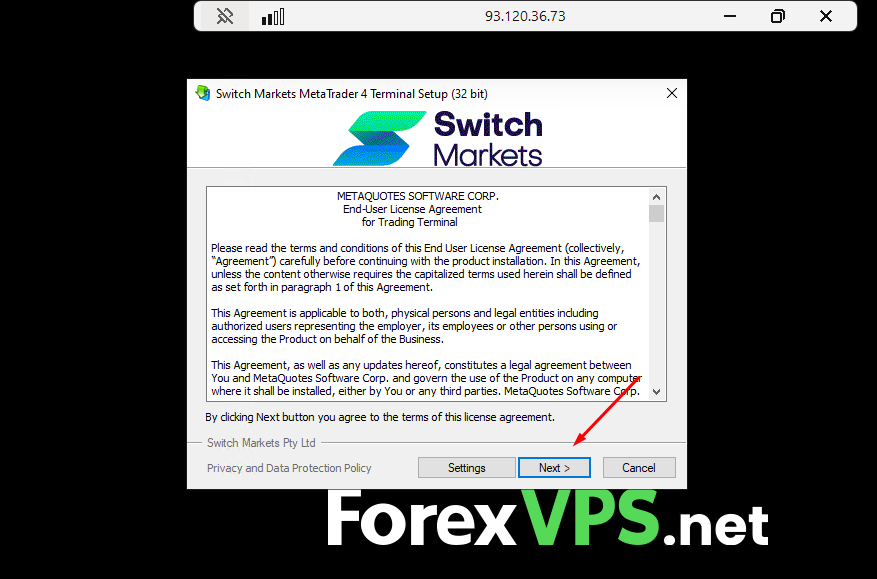 MetaTrader 4 installer license agreement screen with the Next button highlighted